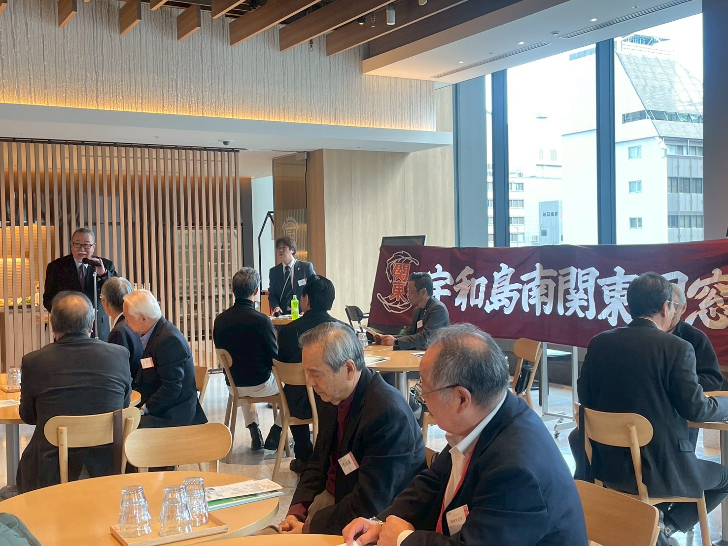 会場整理後の残席者記念写真