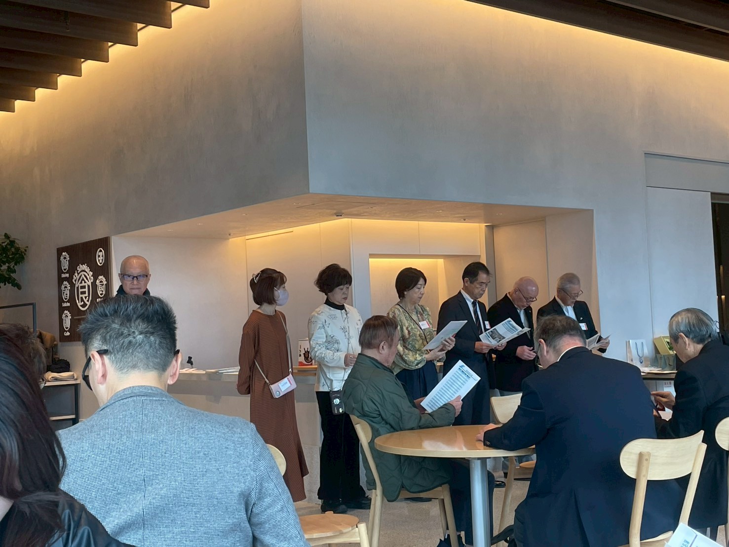 会場整理後の残席者記念写真