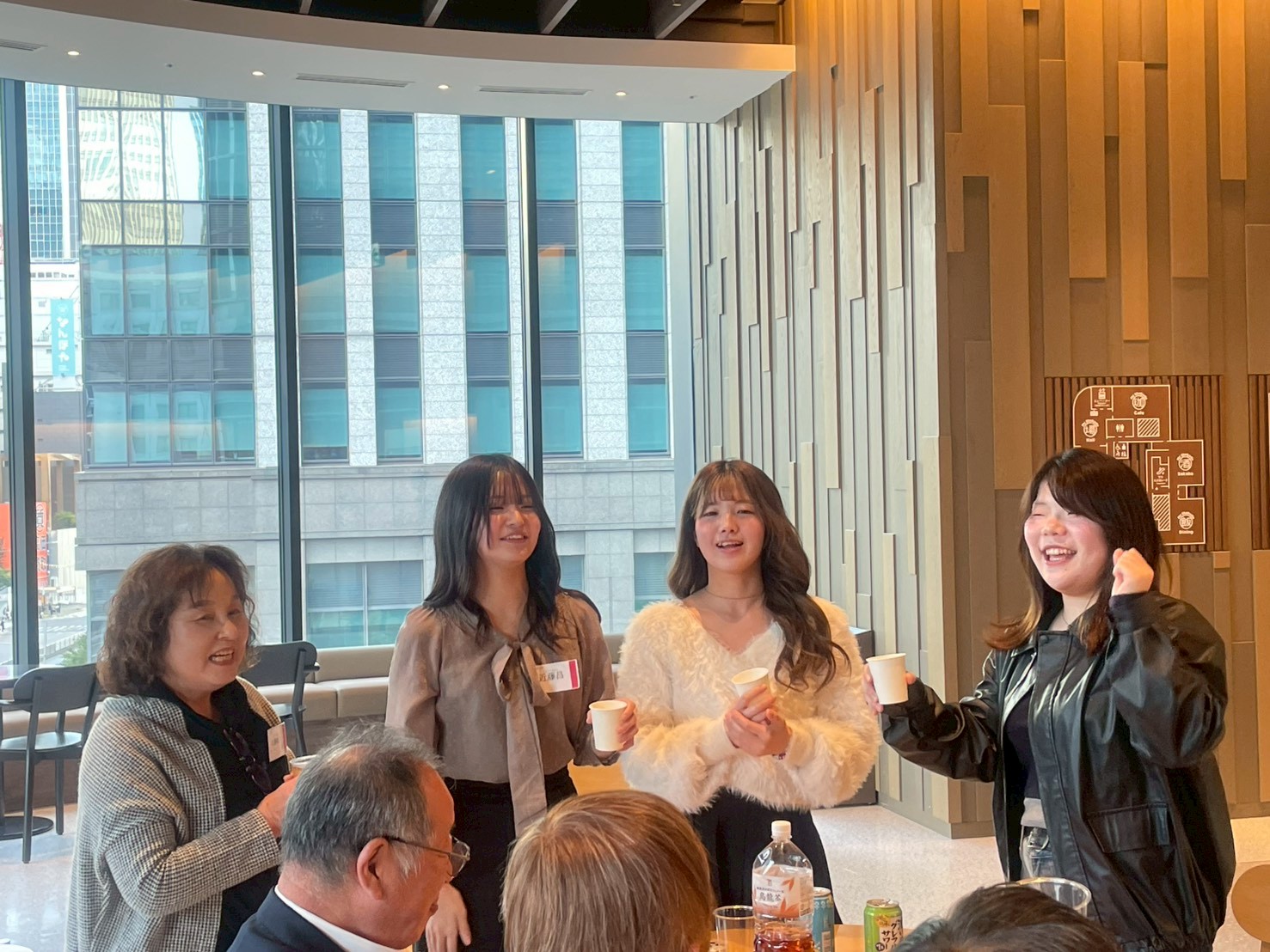 会場整理後の残席者記念写真