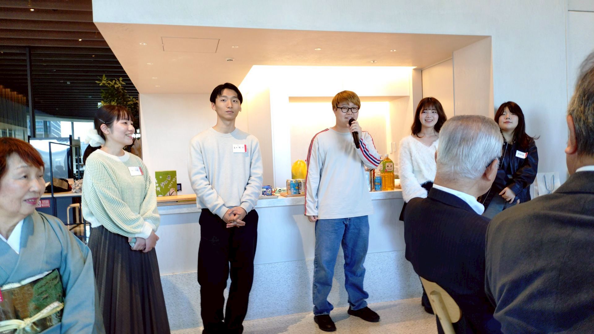 会場整理後の残席者記念写真