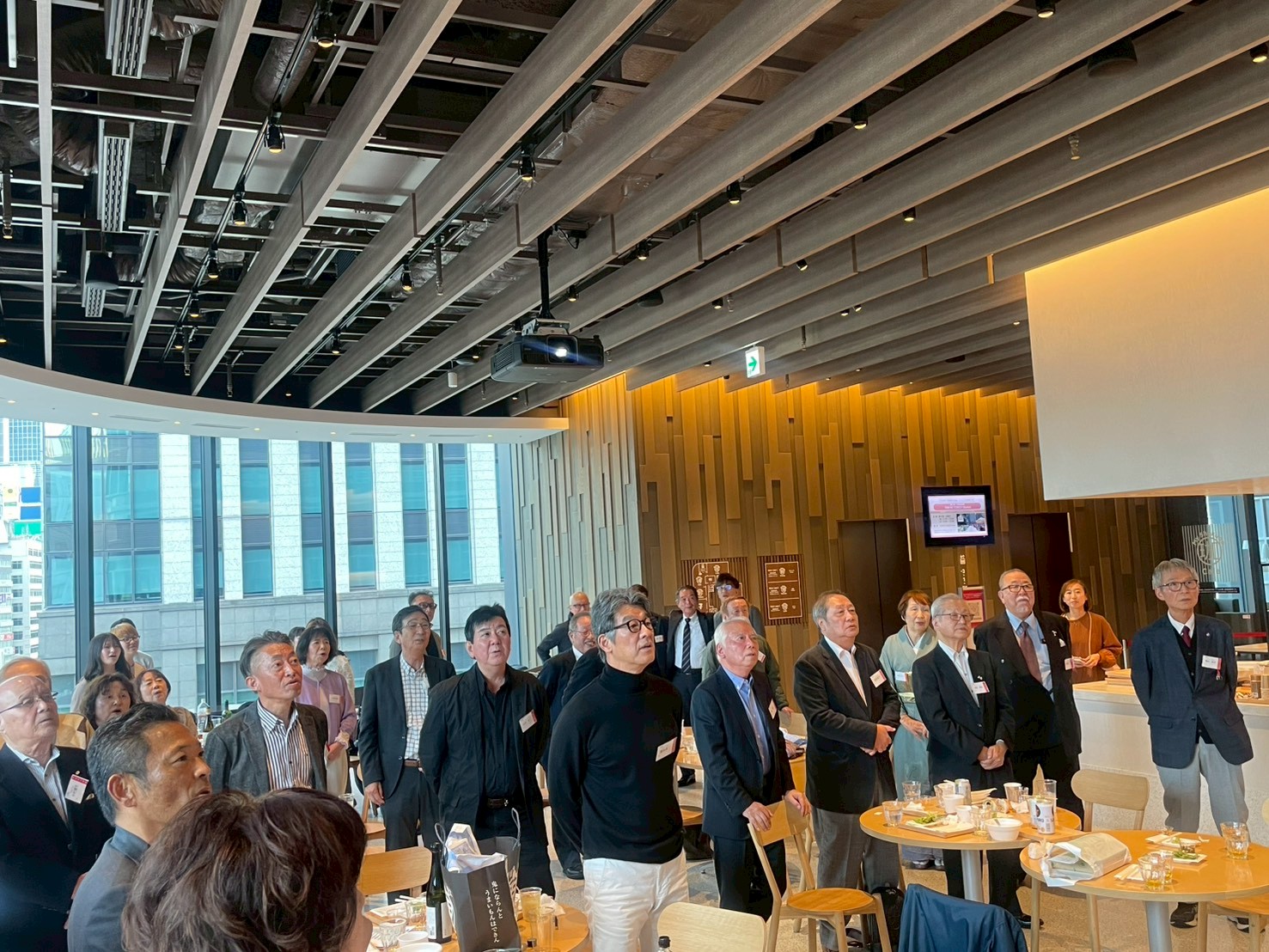 会場整理後の残席者記念写真