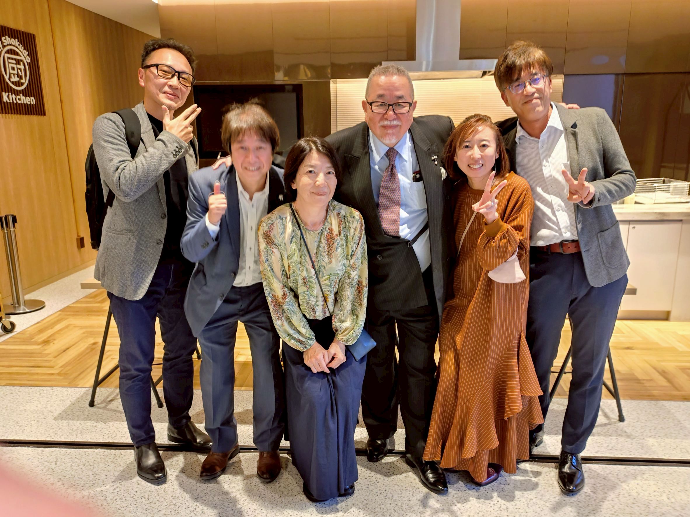 会場整理後の残席者記念写真